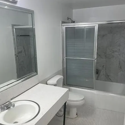 Image 4 - Northeast 51st Street, Coral Ridge Isles, Fort Lauderdale, FL 33308, USA - Apartment for rent