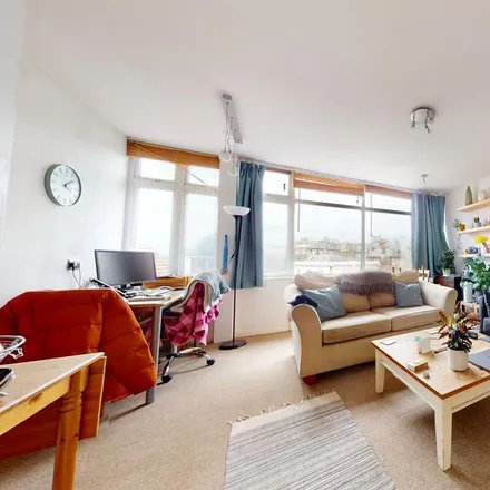 Rent this 2 bed apartment on York Avenue (Zone O) in York Avenue, Brighton