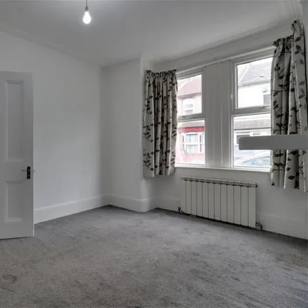 Image 2 - 34 Southwell Grove Road, London, E11 4PP, United Kingdom - Townhouse for rent