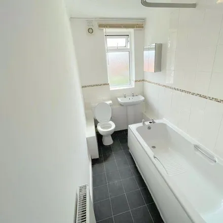Image 3 - Dartmeet Court, Lynmouth Crescent, Nottingham, NG7 5RB, United Kingdom - Apartment for rent