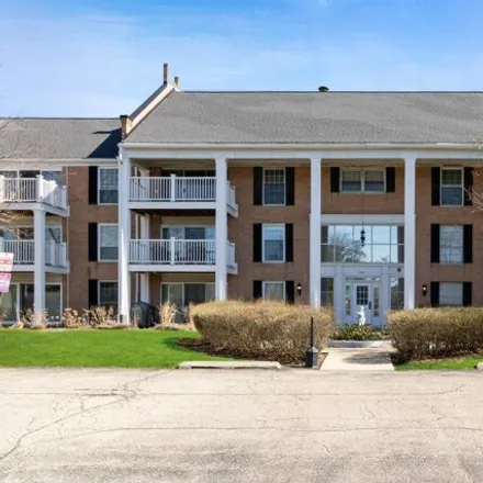 Buy this 2 bed condo on 5665 Carriageway Drive in Williamsburg, Rolling Meadows