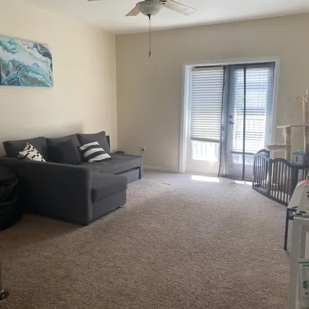 Rent this 1 bed room on 15 in West Windsor Place, Long Beach