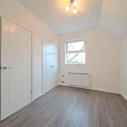 Rent this 1 bed apartment on Laburnham Road in Maidenhead, SL6 4DD