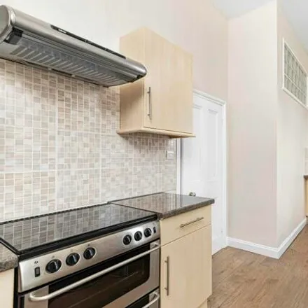 Image 6 - Bramley Hill, London, CR2 6LY, United Kingdom - Townhouse for sale