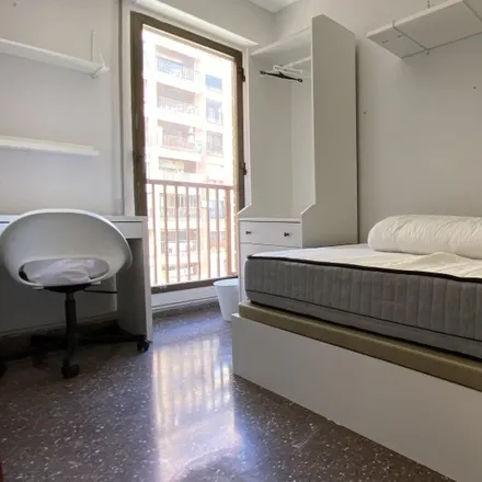 Rent this 5 bed room on Carrer de Ruben Darío in 14, 46021 Valencia