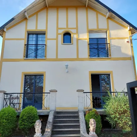 Rent this 7 bed apartment on 86 Boulevard Carnot in 78110 Le Vésinet, France