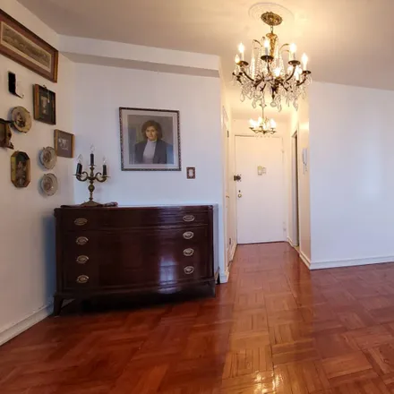 Image 6 - 1357 Ocean Parkway, New York, NY 11230, USA - Apartment for sale