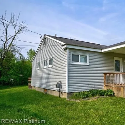 Buy this 2 bed house on 3652 Sherman Avenue in Mount Morris Charter Township, MI 48504