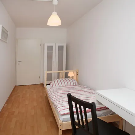 Image 2 - Quarters, Stromstraße, 10551 Berlin, Germany - Room for rent