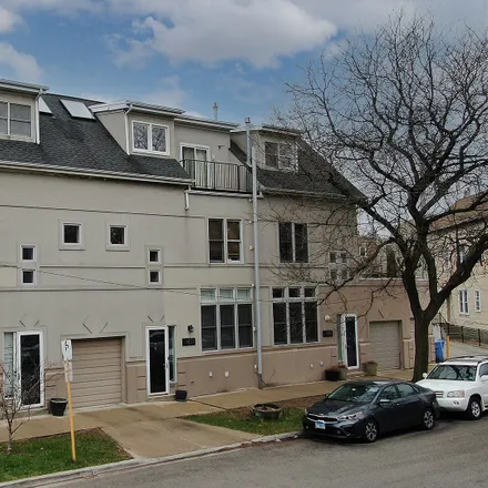 Buy this 3 bed townhouse on 2450 North Marshfield Avenue in Chicago, IL 60614