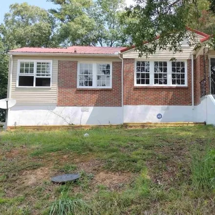 Buy this 3 bed house on 981 East 15th Street in Anniston, AL 36207