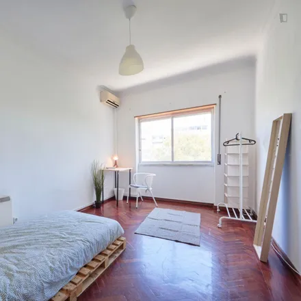 Rent this 5 bed room on Pau de Canela in Praça Capitães de Abril, 2805-101 Almada