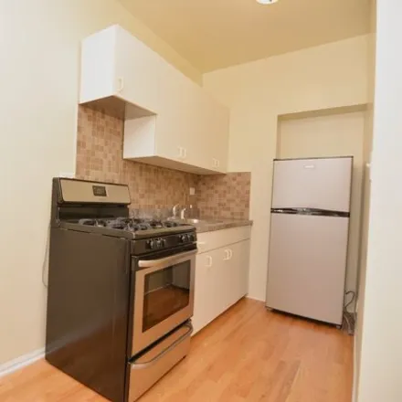 Image 2 - 6250 North Winthrop Avenue, Chicago, IL 60660, USA - Apartment for rent