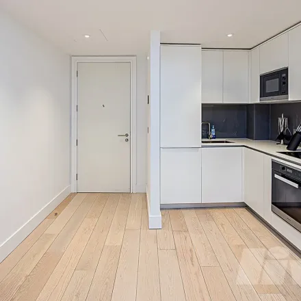 Rent this 1 bed apartment on 5 Merchant Square in London, W2 1AY