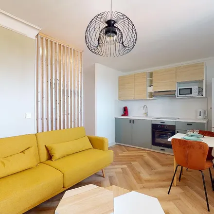Rent this 5 bed apartment on 42 Rue des Chasseurs in 34070 Montpellier, France