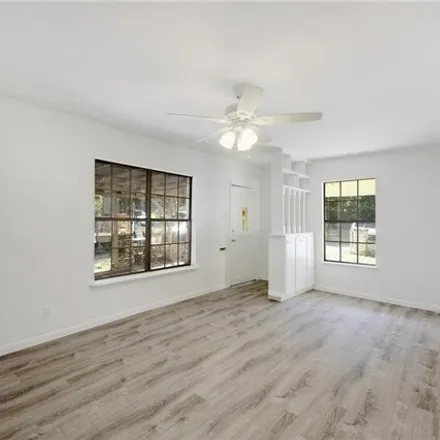 Image 4 - 2405 East 10th Street, Austin, TX 78702, USA - House for rent
