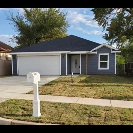 Rent this 1 bed room on 3108 Avenue H in Fort Worth, TX 76105