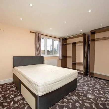 Rent this 4 bed apartment on 25 North Colonnade in Canary Wharf, London
