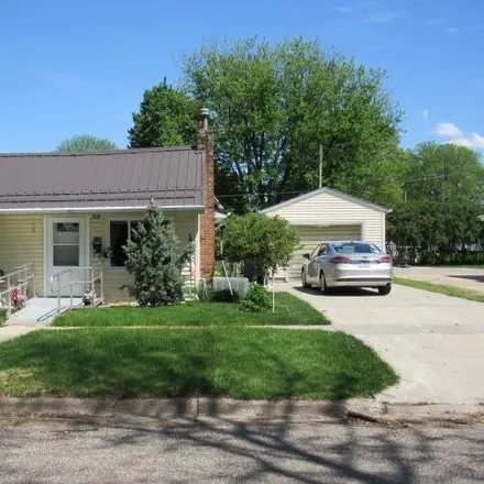 Buy this 2 bed house on 858 North Sycamore Street in Monticello, IA 52310