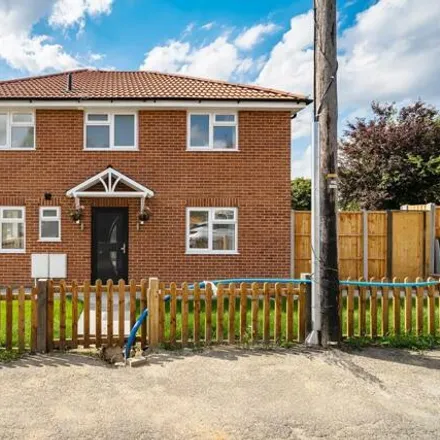 Buy this 3 bed house on 25 Lower Meadow Road in Reading, RG2 7LZ