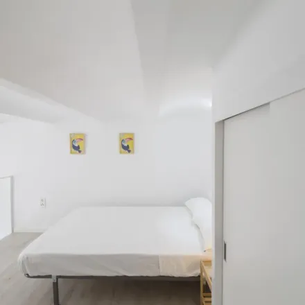 Image 8 - Calle de Rodrigo Uhagón, 28026 Madrid, Spain - Apartment for rent