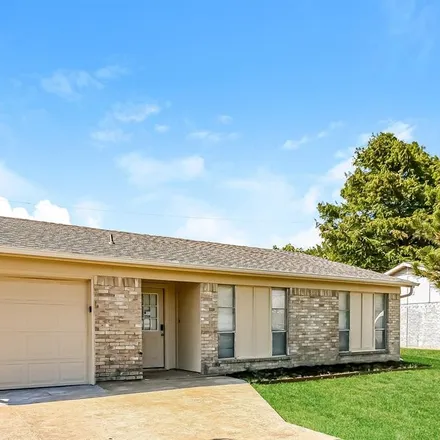 Rent this 3 bed house on 352 Lakeside Drive in Rockwall, TX 75032
