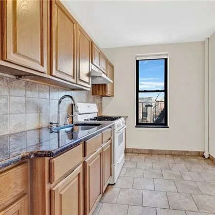 Image 3 - 325 Marine Avenue, New York, NY 11209, USA - Apartment for sale