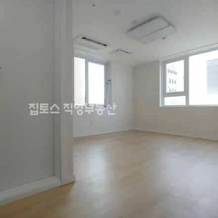 Rent this studio apartment on 서울특별시 관악구 신림동 1426-9