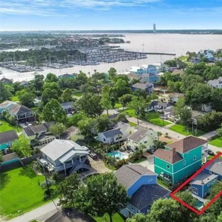 Image 4 - 1012 Forest Road, Clear Lake Shores, Galveston County, TX 77565, USA - House for sale
