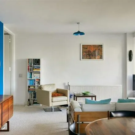 Image 4 - Valiant House, London, SW11 3RZ, United Kingdom - Apartment for sale