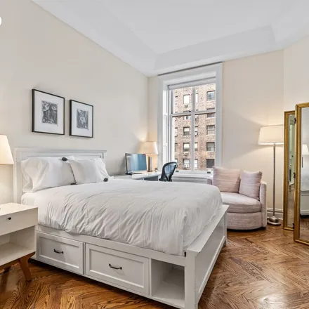 Rent this 3 bed apartment on Apthorp Apartments in 390 West End Avenue, New York