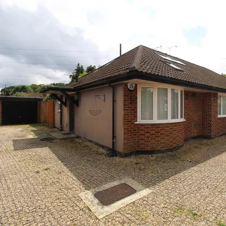 Image 2 - Park Avenue, Hertsmere, WD23 2FW, United Kingdom - House for rent