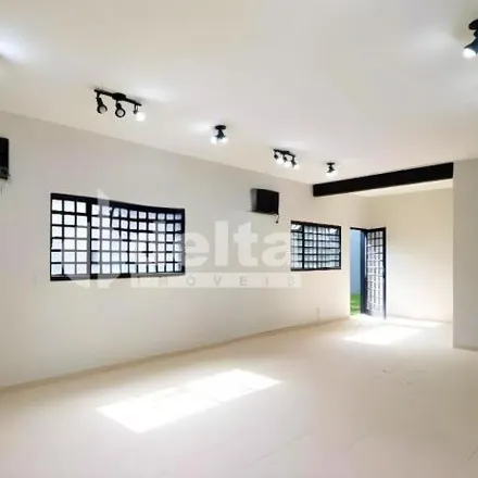 Rent this 3 bed house on Rua Marcolino Ribeiro in Jardim Karaíba, Uberlândia - MG