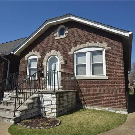 Buy this 2 bed house on 5519 Nottingham Avenue in St. Louis, MO 63109