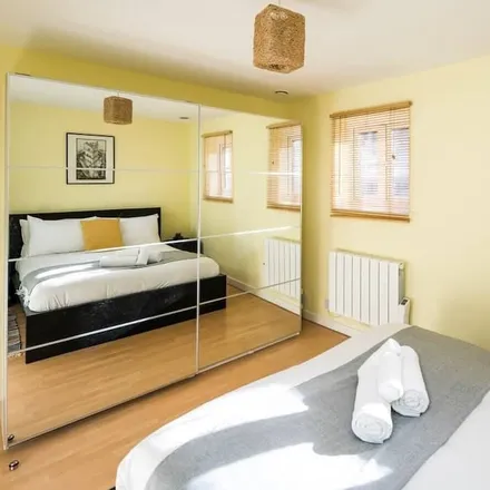 Rent this 2 bed house on London in E14 0NP, United Kingdom