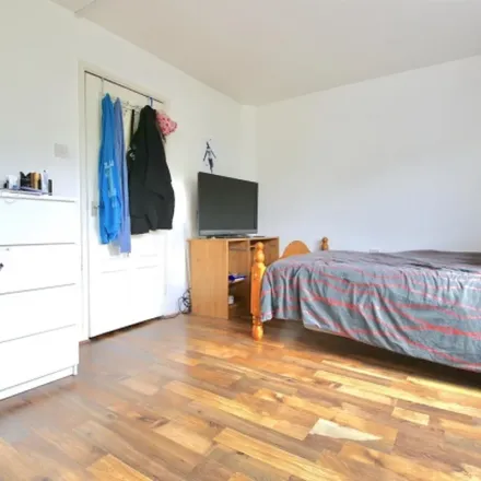 Image 5 - 34 Southern Grove, London, E3 4PY, United Kingdom - Apartment for rent