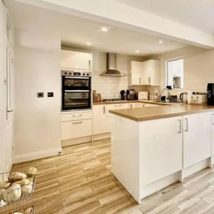 Buy this 3 bed townhouse on Ravensbourne Gardens in London, IG5 0XH