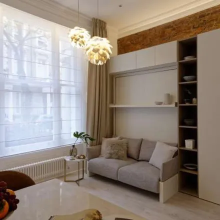 Rent this 1 bed apartment on 55 Linden Gardens in London, W2 4HB