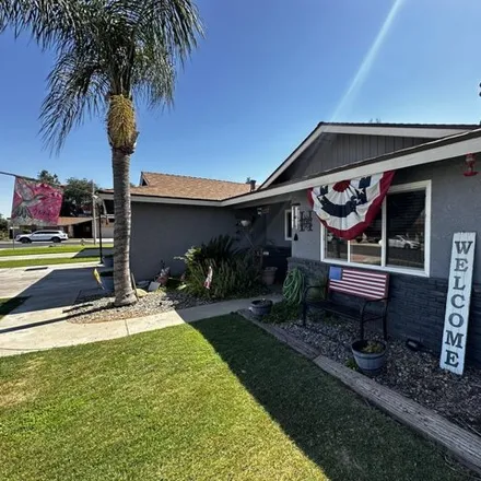 Image 8 - 611 Oxford St, Porterville, California, 93257 - House for sale