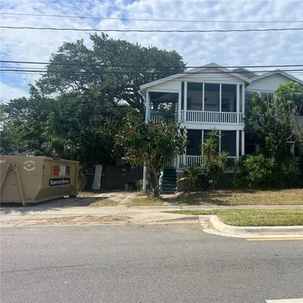 Buy this 8 bed house on 219 Oakridge Boulevard in Daytona Beach, FL 32118