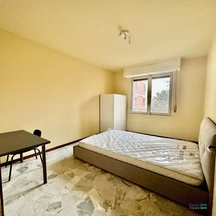Rent this 3 bed apartment on Scuola media Vincenzo Cardarelli in Via Luigi Scrosati, 20146 Milan MI