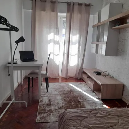 Rent this 3 bed room on Praceta dos Campos Agrícolas in 2700-598 Falagueira-Venda Nova, Portugal