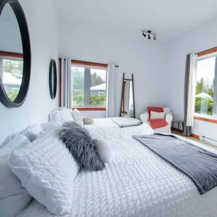 Rent this 8 bed house on Saint-Denis-de-Brompton in QC J0B 2P0, Canada