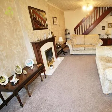 Image 4 - Yellow Lodge Drive, Westhoughton, BL5 3EX, United Kingdom - House for sale
