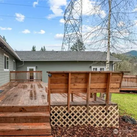 Buy this 4 bed house on 998 Clydesdale Lane in Kelso, WA 98626
