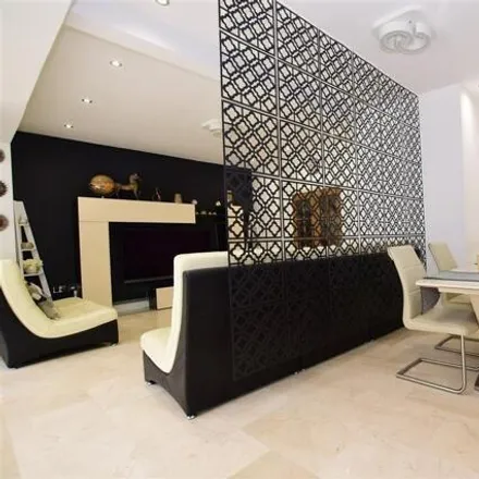 Image 6 - Fairholme Avenue, London, RM2 6BS, United Kingdom - House for rent