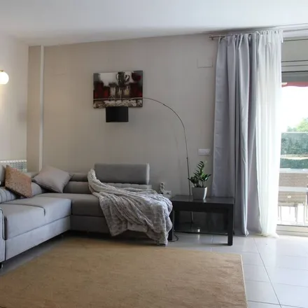 Rent this 3 bed townhouse on 43850 Cambrils