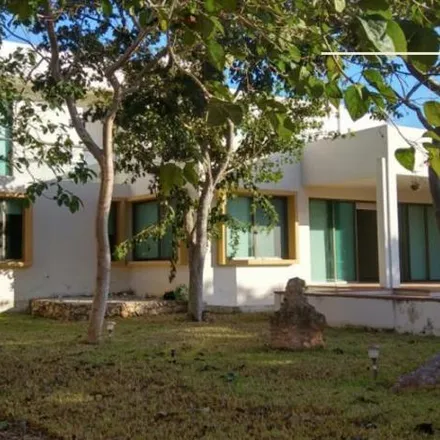 Rent this 4 bed house on Pasaje Picheta in Calle 61, 97000 Mérida