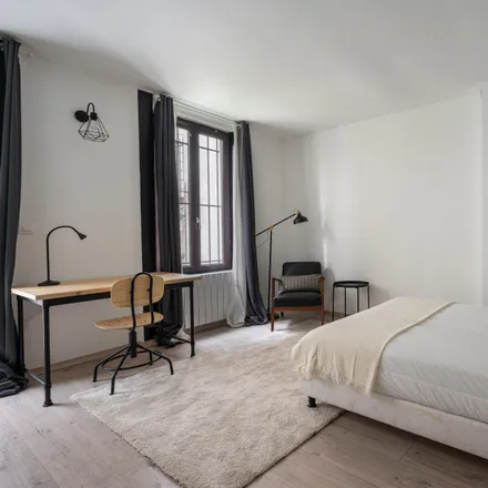 Rent this 3 bed room on 59 Rue de la Réunion in 75020 Paris, France