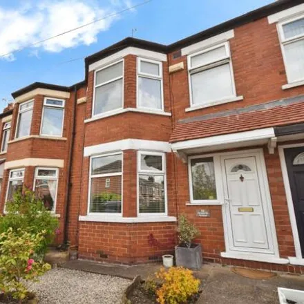 Buy this 3 bed townhouse on Aysgarth Avenue in Hull, HU6 8QU